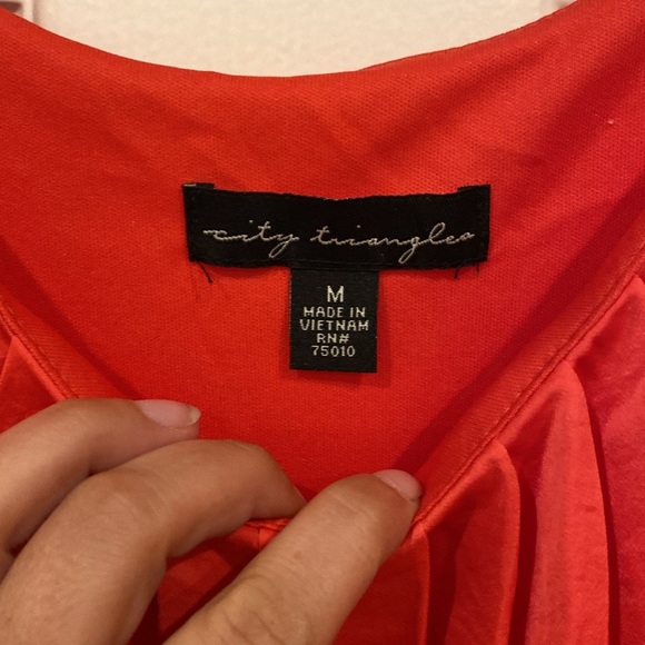 Super Flattering Coral Mini Dress with Black Belt from City Triangles, size M - Picture 5 of 11